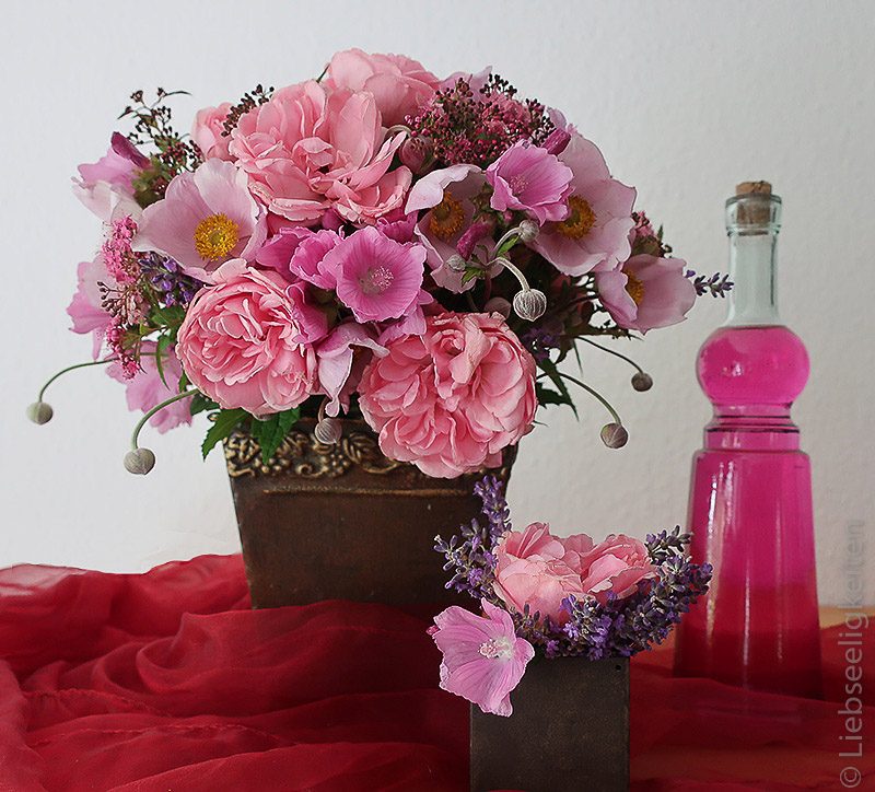 Blumenstauß - Malven - Rosen - Spirea - Lavendel