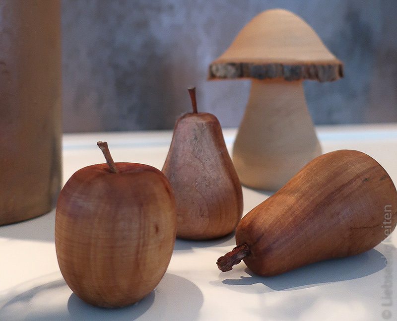 Holzfrüchte - Dekoration - Früchte aus Holz und Holzpilz