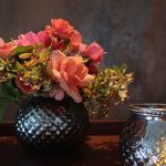 blumenstrauß - vase mit orangen rosen - rosenstrauß - novemberrosen