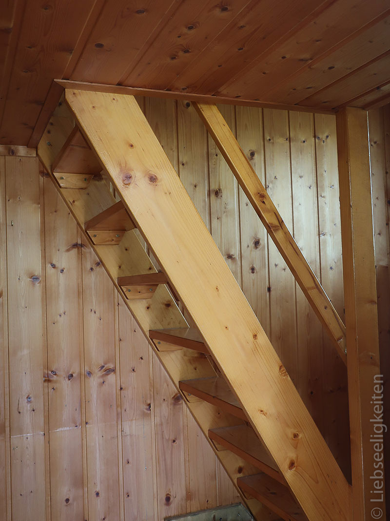 Holztreppe - Aufgang zum Schlafboden