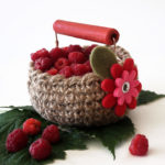 DIY -Kleiner gehäkelter Obstkorb mit Himbeeren - Korb aus Jutegarn