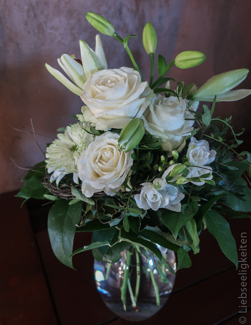 weißer Blumenstrauß - Blumen in der Vase