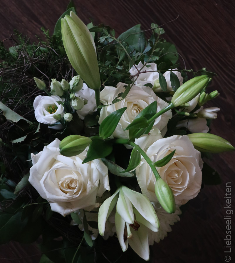 weißer Blumenstrauß - Blumen in der Vase