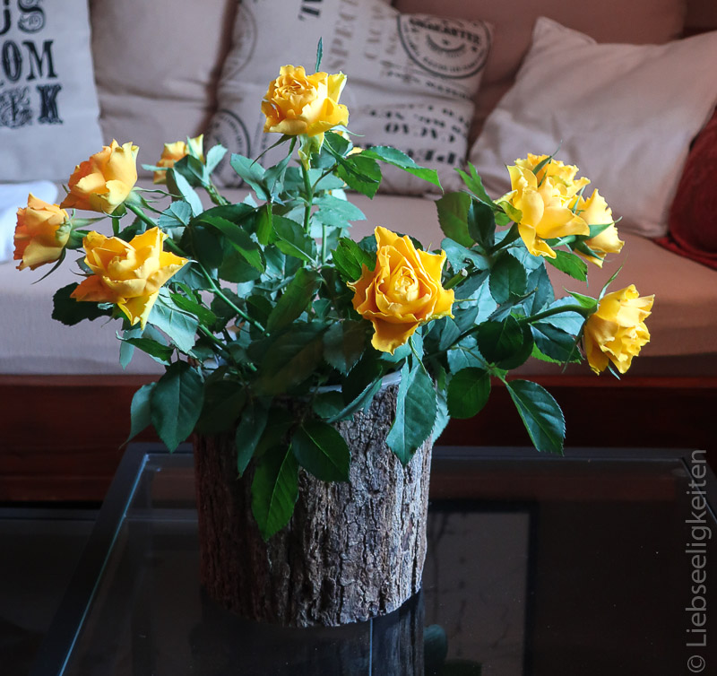 Gelbe Rosen in der Vase - Blumenstrauß